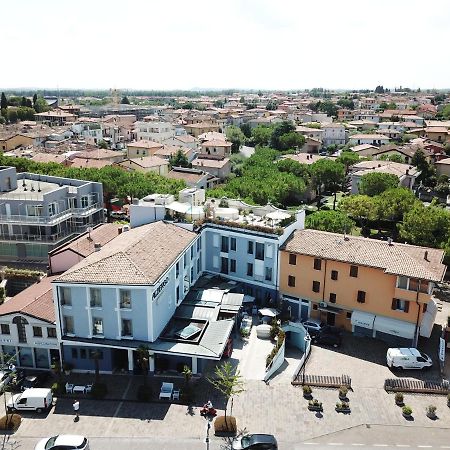 Hotel Enrichetta Desenzano del Garda Esterno foto