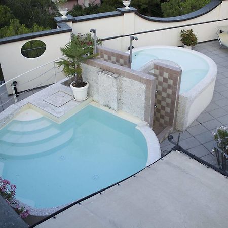 Hotel Enrichetta Desenzano del Garda Esterno foto