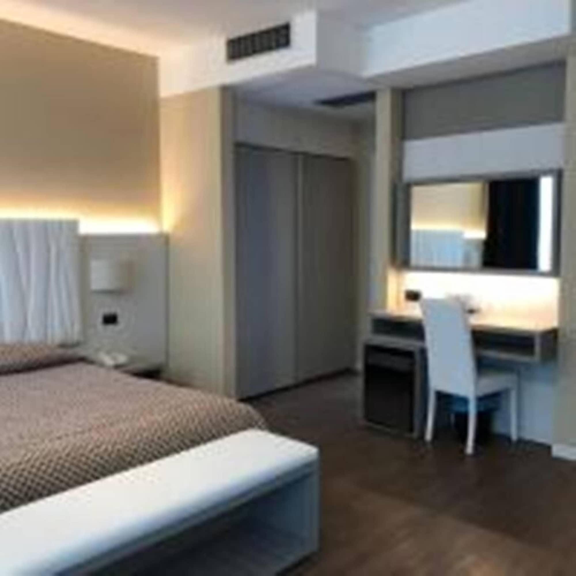 Hotel Enrichetta Desenzano del Garda Esterno foto