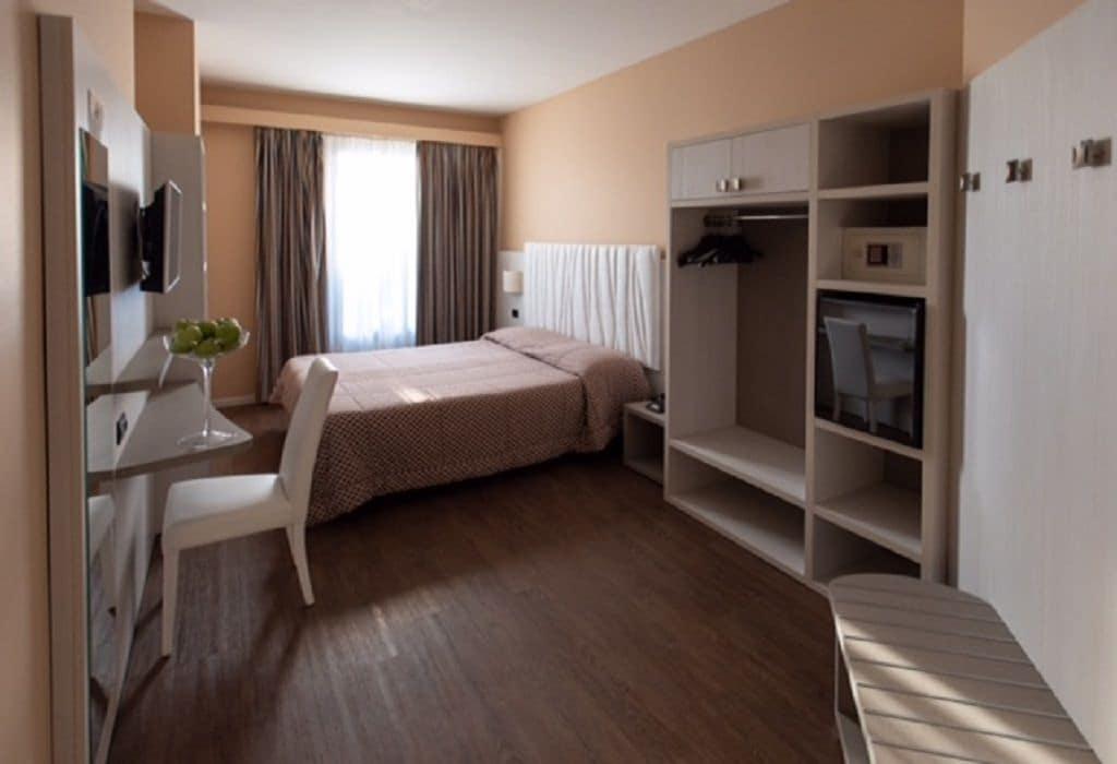 Hotel Enrichetta Desenzano del Garda Esterno foto