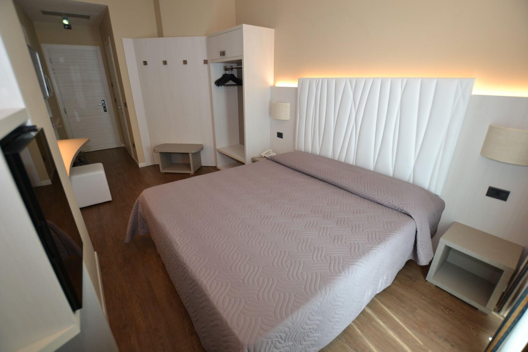 Hotel Enrichetta Desenzano del Garda Esterno foto