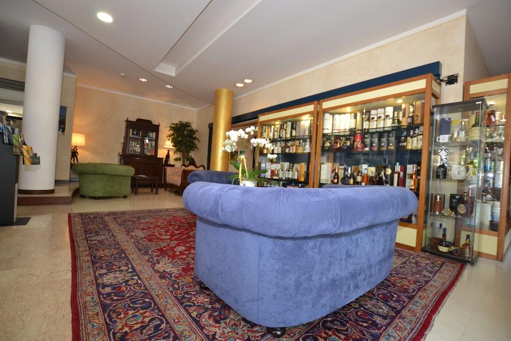 Hotel Enrichetta Desenzano del Garda Esterno foto