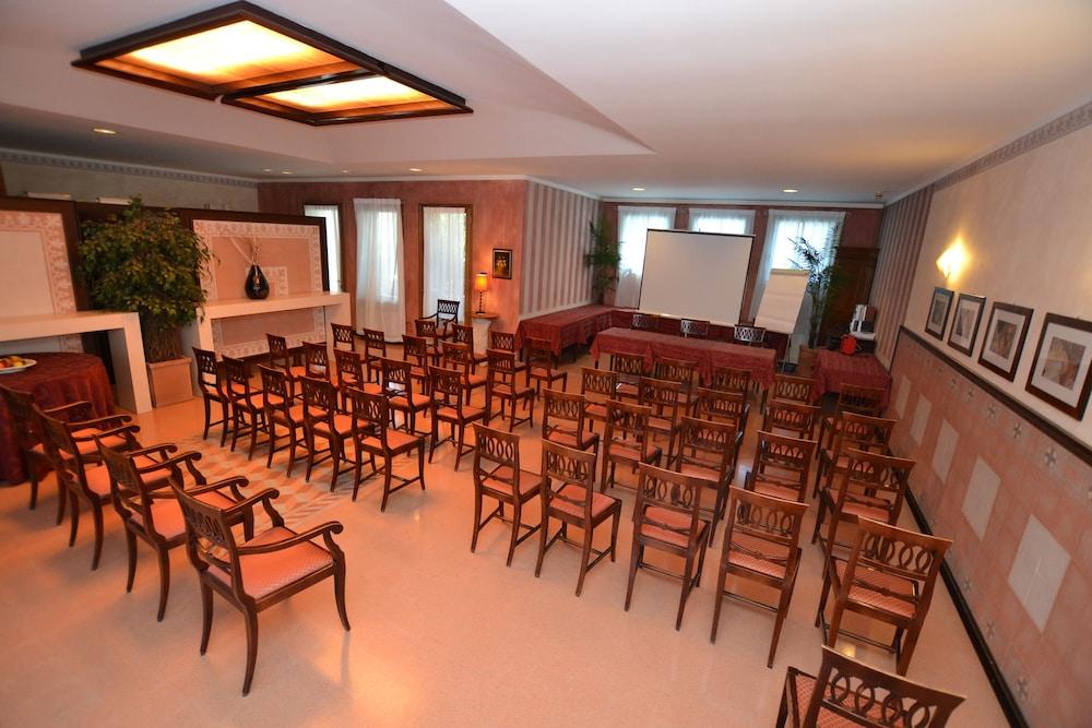 Hotel Enrichetta Desenzano del Garda Esterno foto