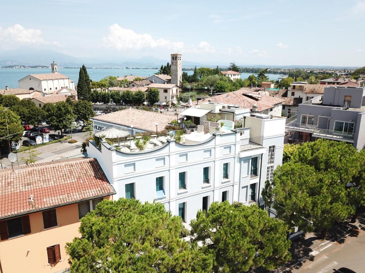 Hotel Enrichetta Desenzano del Garda Esterno foto