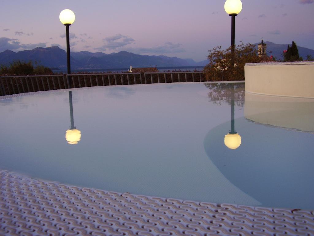 Hotel Enrichetta Desenzano del Garda Esterno foto