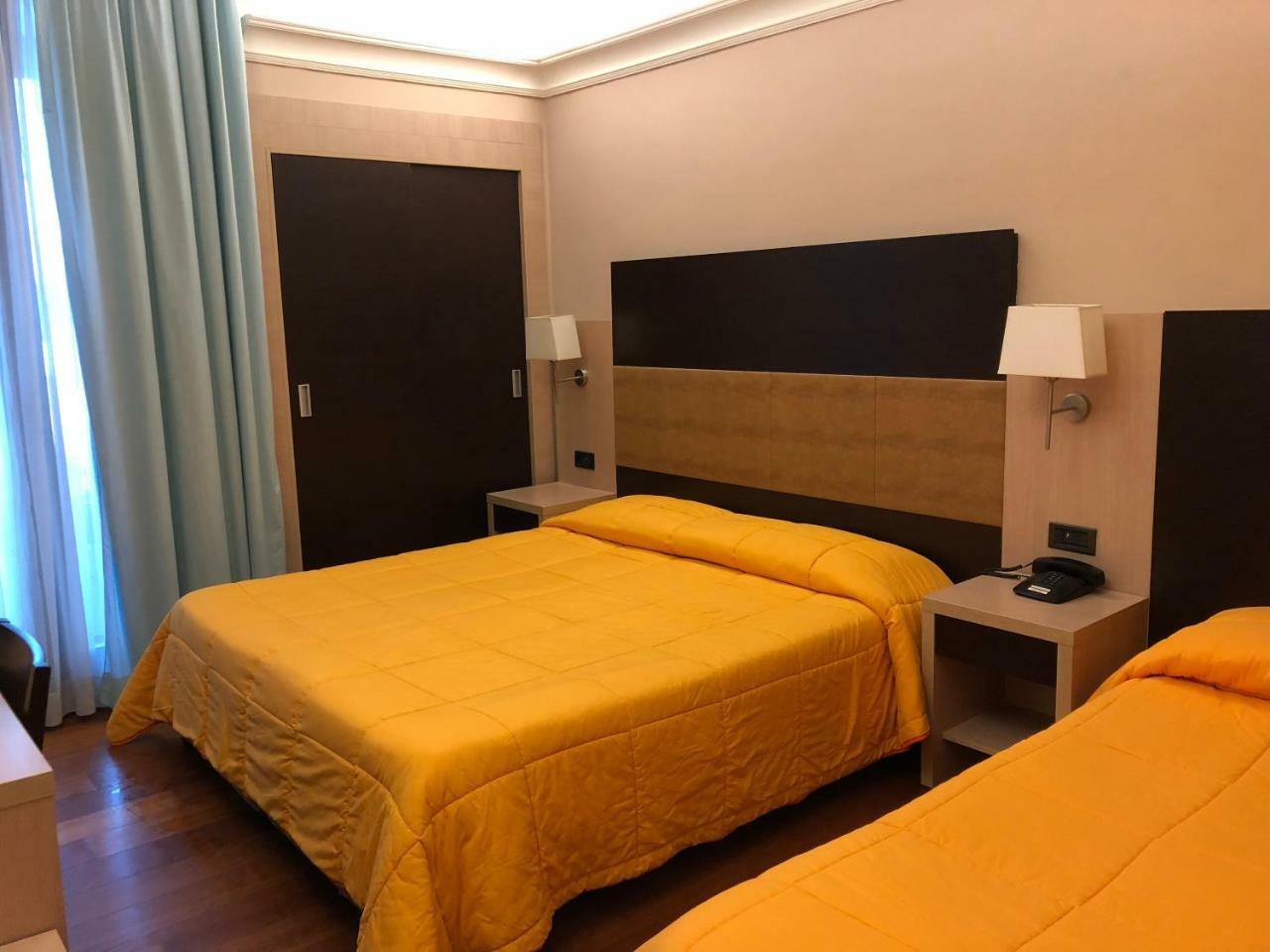 Hotel Enrichetta Desenzano del Garda Esterno foto