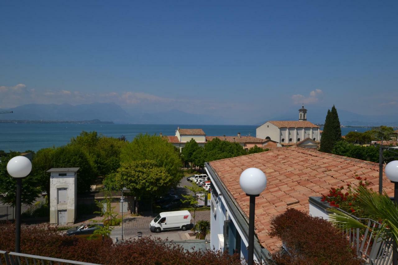 Hotel Enrichetta Desenzano del Garda Esterno foto