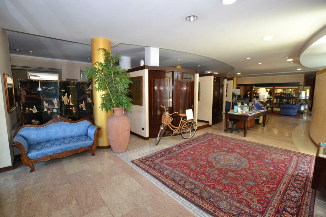 Hotel Enrichetta Desenzano del Garda Esterno foto